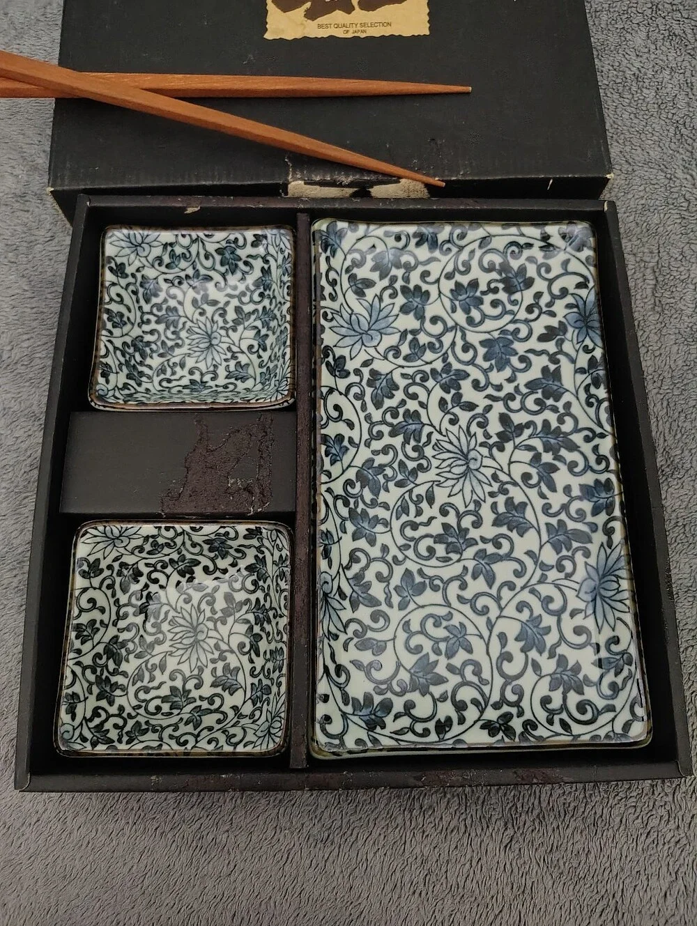 Kanesada 40Blue and White Floral Sushi Set with Wooden Chopsticks
